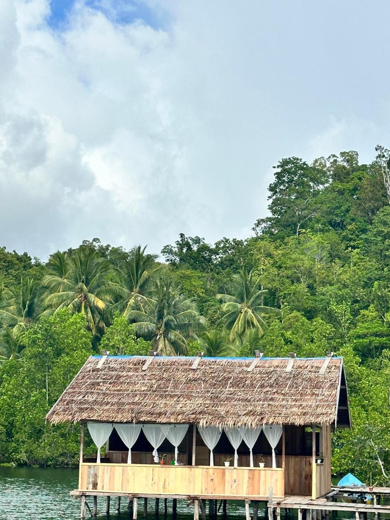 Nyanse Homestay - Raja Ampat Besir Dış mekan fotoğraf